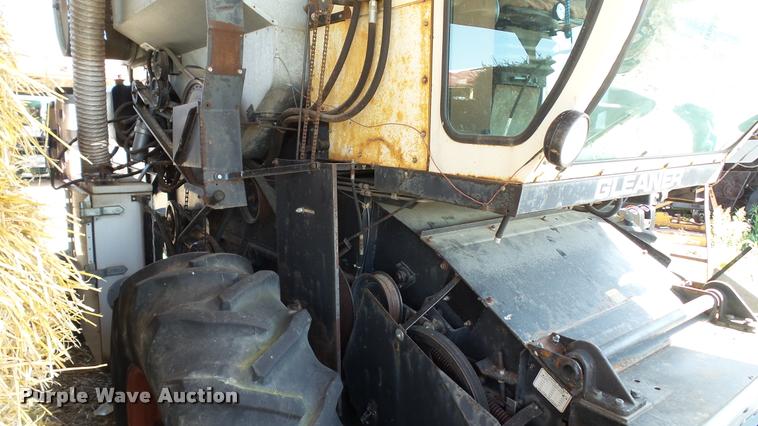 image for item DC2641 Gleaner F2 combine