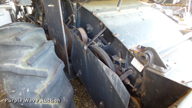 image for item DC2641 Gleaner F2 combine