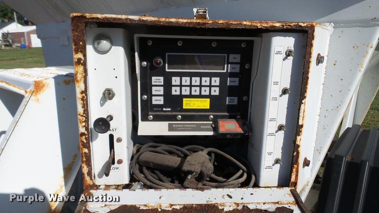 image for item DC2652 Par-Kan Grain-Weigh-150 seed tender trailer