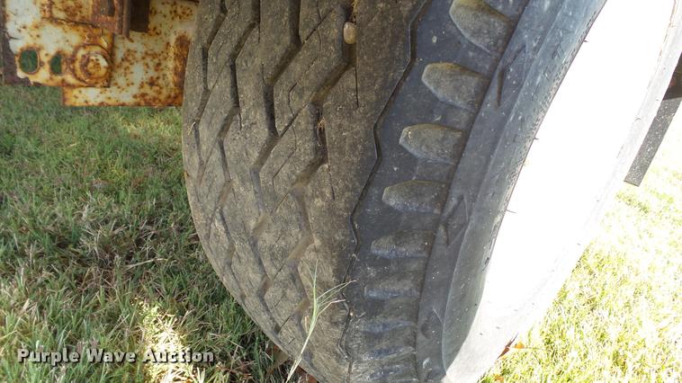 image for item DC2652 Par-Kan Grain-Weigh-150 seed tender trailer