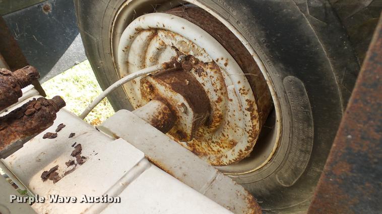 image for item DC2652 Par-Kan Grain-Weigh-150 seed tender trailer