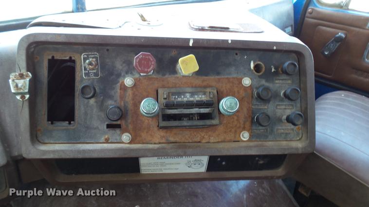 image for item DC2656 1986 Volvo White WCS64T seed tender truck