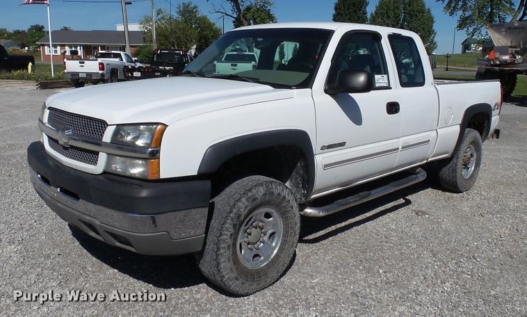 image for item DC2657 2003 Chevrolet Silverado 2500HD Ext. Cab pickup truck