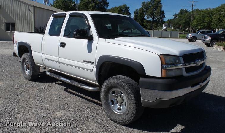 image for item DC2657 2003 Chevrolet Silverado 2500HD Ext. Cab pickup truck