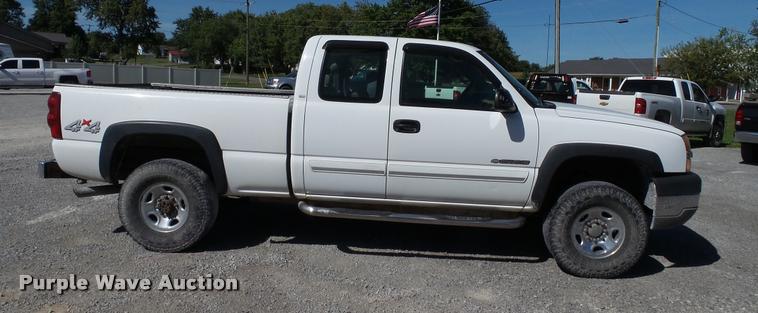 image for item DC2657 2003 Chevrolet Silverado 2500HD Ext. Cab pickup truck