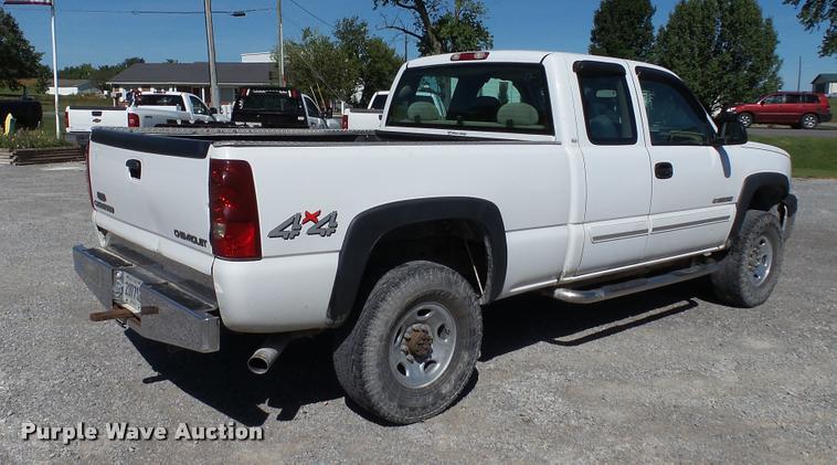 image for item DC2657 2003 Chevrolet Silverado 2500HD Ext. Cab pickup truck