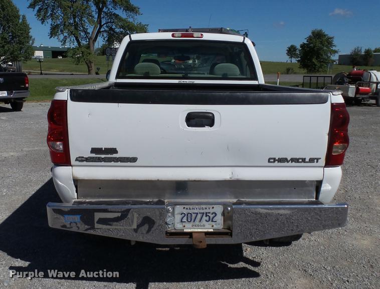 image for item DC2657 2003 Chevrolet Silverado 2500HD Ext. Cab pickup truck