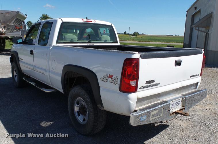 image for item DC2657 2003 Chevrolet Silverado 2500HD Ext. Cab pickup truck