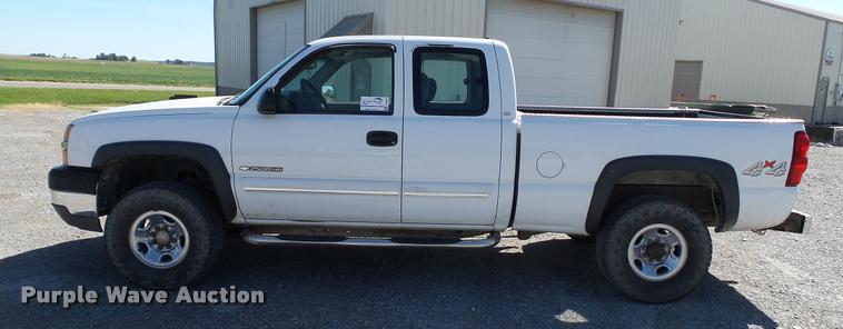 image for item DC2657 2003 Chevrolet Silverado 2500HD Ext. Cab pickup truck