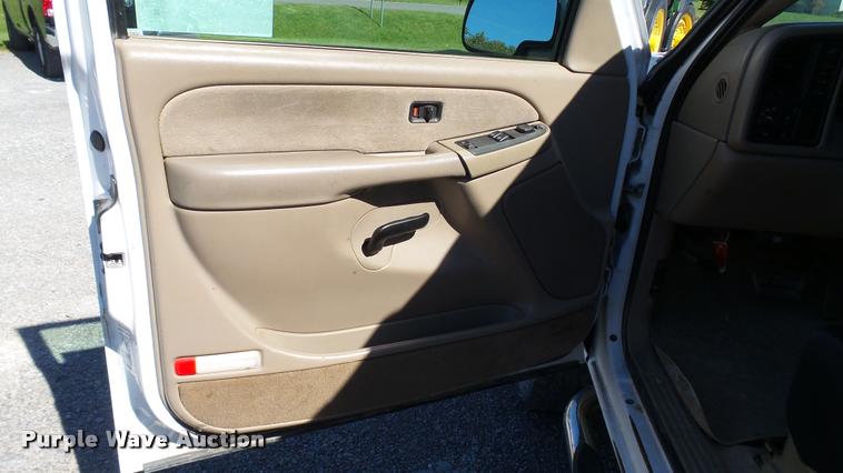 image for item DC2657 2003 Chevrolet Silverado 2500HD Ext. Cab pickup truck