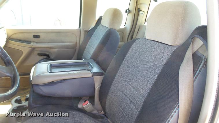 image for item DC2657 2003 Chevrolet Silverado 2500HD Ext. Cab pickup truck