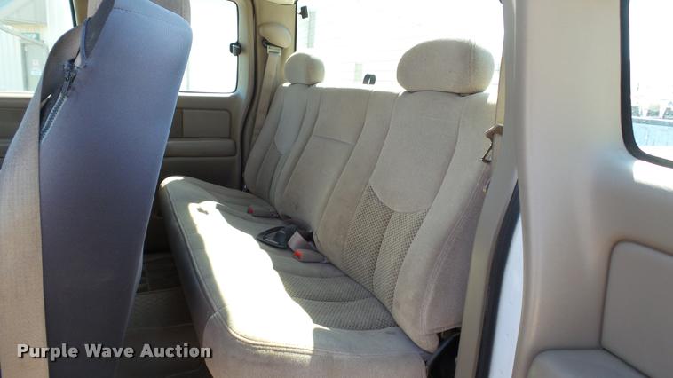 image for item DC2657 2003 Chevrolet Silverado 2500HD Ext. Cab pickup truck