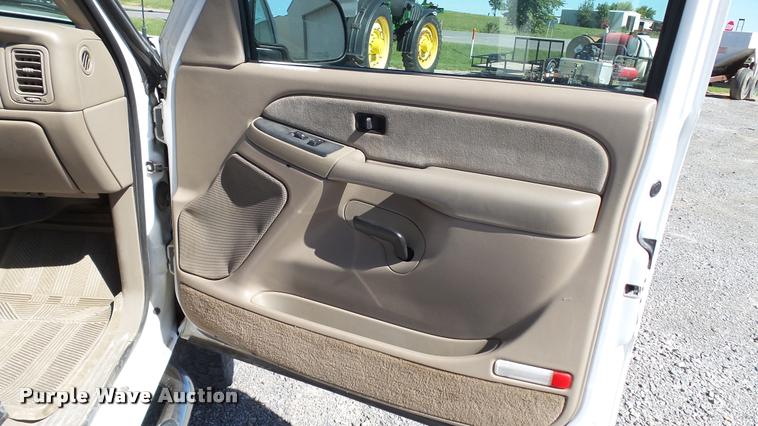 image for item DC2657 2003 Chevrolet Silverado 2500HD Ext. Cab pickup truck