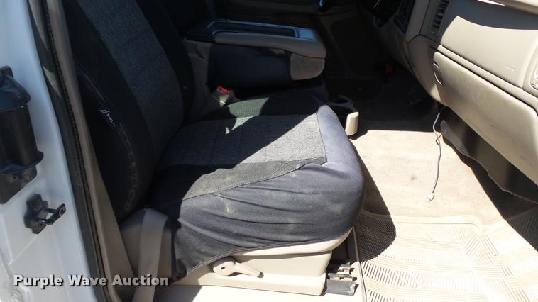 image for item DC2657 2003 Chevrolet Silverado 2500HD Ext. Cab pickup truck