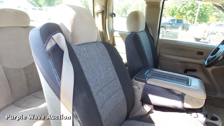 image for item DC2657 2003 Chevrolet Silverado 2500HD Ext. Cab pickup truck