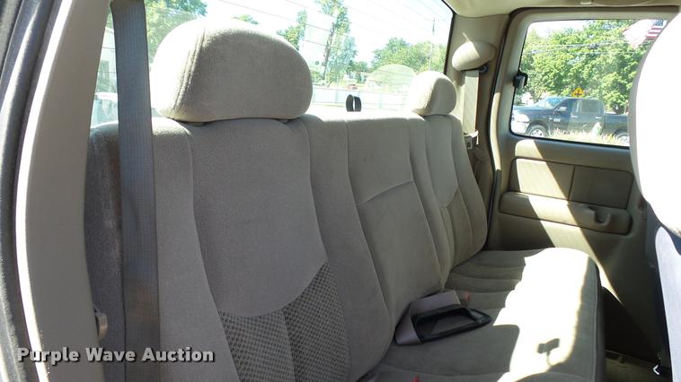 image for item DC2657 2003 Chevrolet Silverado 2500HD Ext. Cab pickup truck