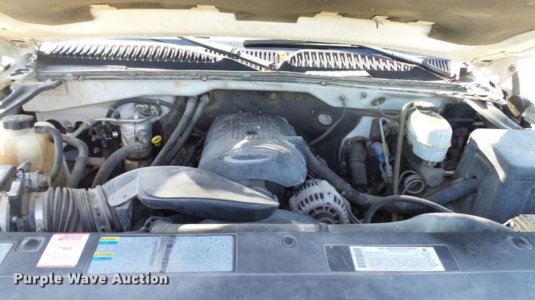 image for item DC2657 2003 Chevrolet Silverado 2500HD Ext. Cab pickup truck