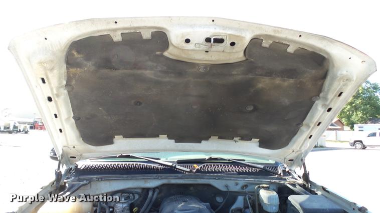 image for item DC2657 2003 Chevrolet Silverado 2500HD Ext. Cab pickup truck