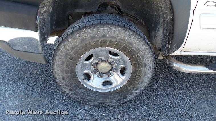 image for item DC2657 2003 Chevrolet Silverado 2500HD Ext. Cab pickup truck