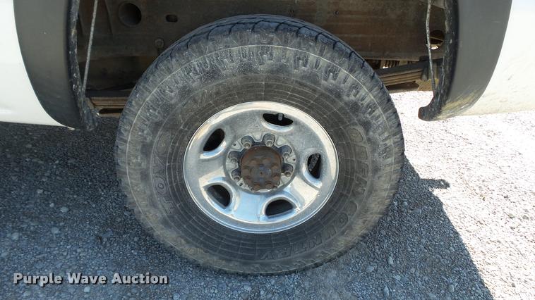 image for item DC2657 2003 Chevrolet Silverado 2500HD Ext. Cab pickup truck