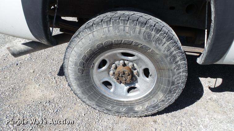 image for item DC2657 2003 Chevrolet Silverado 2500HD Ext. Cab pickup truck