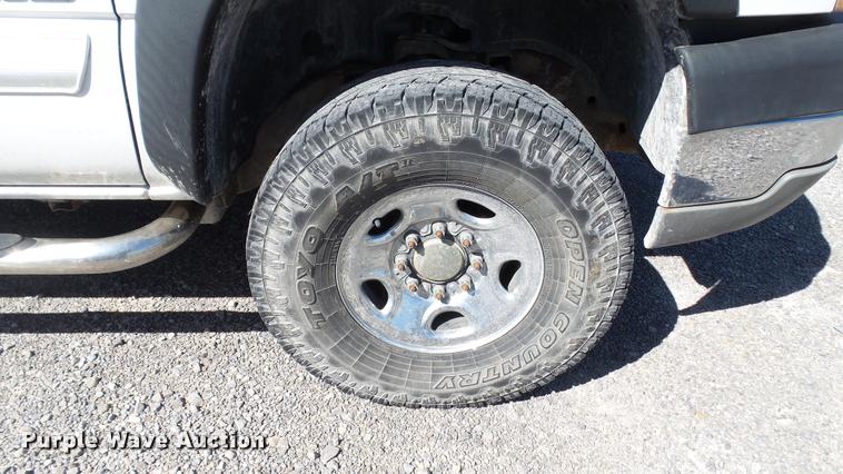 image for item DC2657 2003 Chevrolet Silverado 2500HD Ext. Cab pickup truck