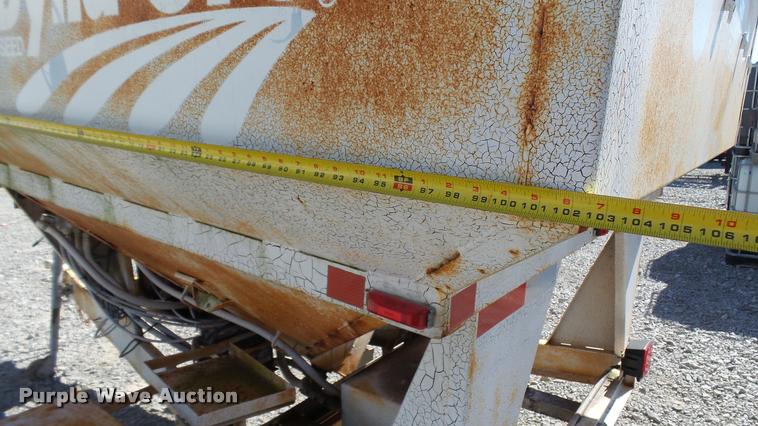 image for item DC2658 1990 Parker 1500 single hopper grain trailer