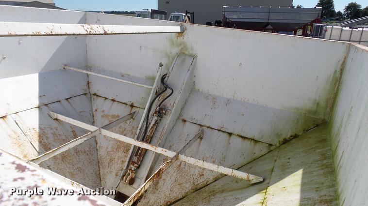 image for item DC2658 1990 Parker 1500 single hopper grain trailer