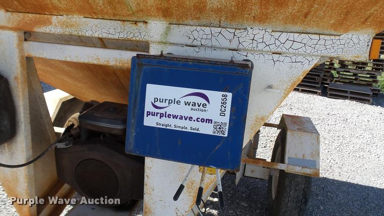 image for item DC2658 1990 Parker 1500 single hopper grain trailer