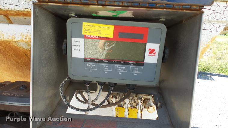 image for item DC2658 1990 Parker 1500 single hopper grain trailer