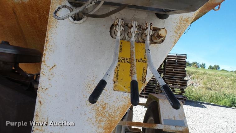 image for item DC2658 1990 Parker 1500 single hopper grain trailer