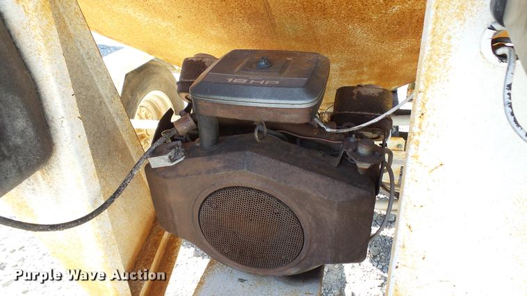 image for item DC2658 1990 Parker 1500 single hopper grain trailer