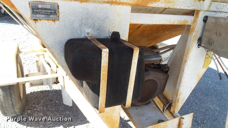 image for item DC2658 1990 Parker 1500 single hopper grain trailer