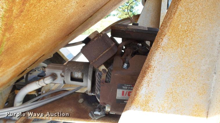 image for item DC2658 1990 Parker 1500 single hopper grain trailer