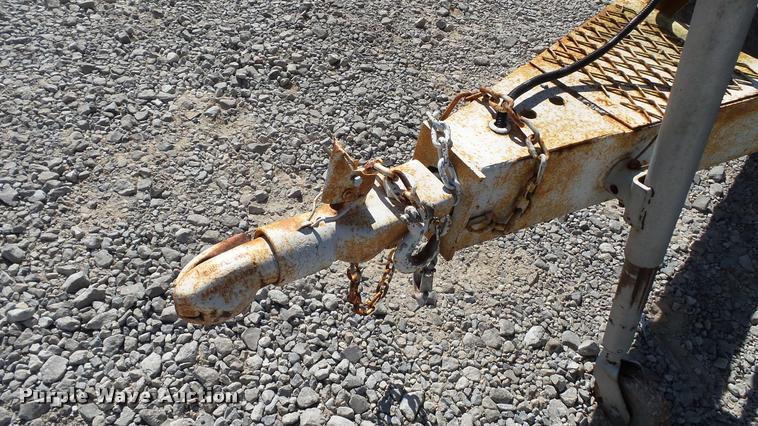 image for item DC2658 1990 Parker 1500 single hopper grain trailer