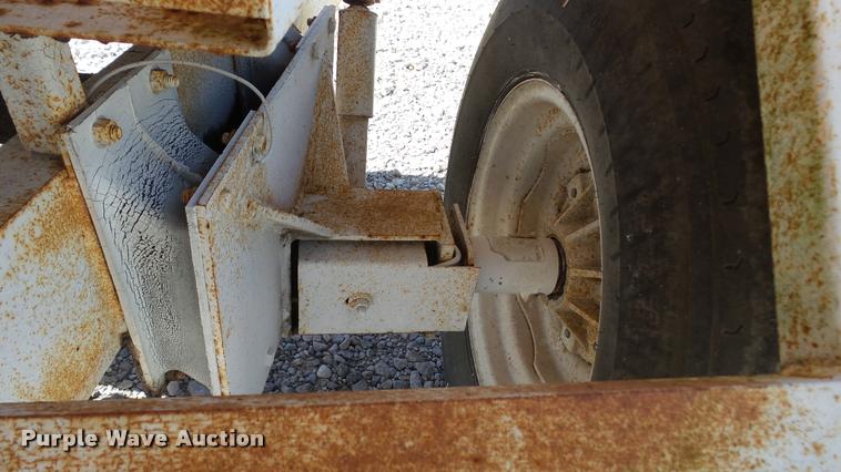 image for item DC2658 1990 Parker 1500 single hopper grain trailer