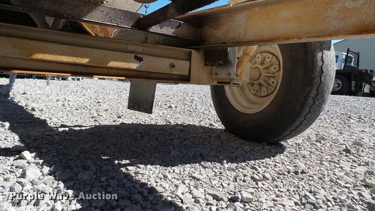 image for item DC2658 1990 Parker 1500 single hopper grain trailer