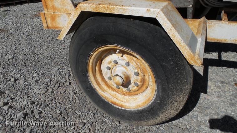 image for item DC2658 1990 Parker 1500 single hopper grain trailer