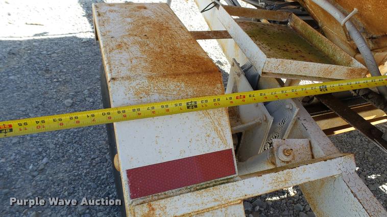 image for item DC2658 1990 Parker 1500 single hopper grain trailer