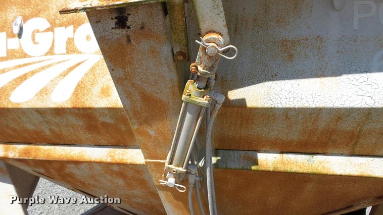 image for item DC2658 1990 Parker 1500 single hopper grain trailer