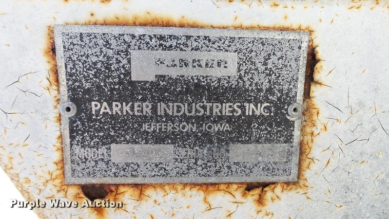 image for item DC2658 1990 Parker 1500 single hopper grain trailer