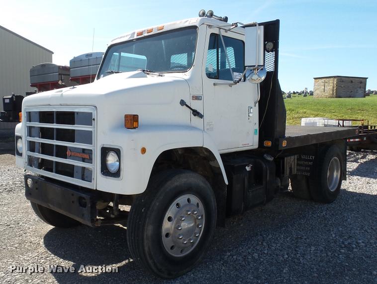 image for item DC2660 1989 International 2375 flatbed truck