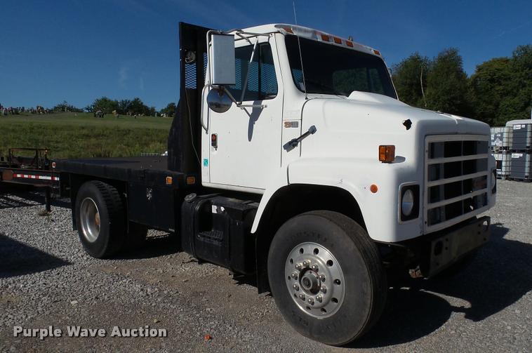 image for item DC2660 1989 International 2375 flatbed truck
