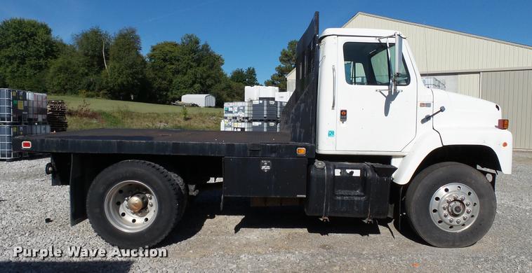 image for item DC2660 1989 International 2375 flatbed truck