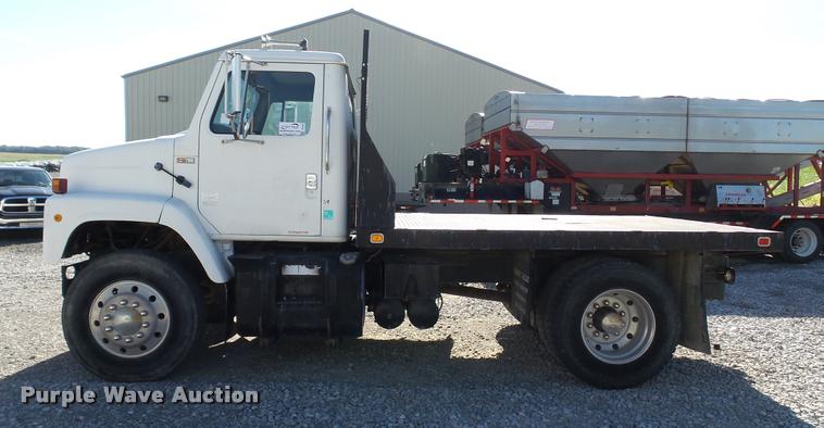 image for item DC2660 1989 International 2375 flatbed truck