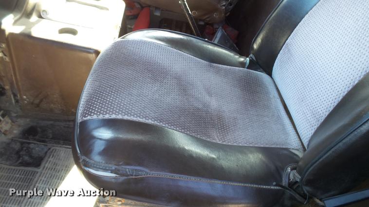 image for item DC2660 1989 International 2375 flatbed truck