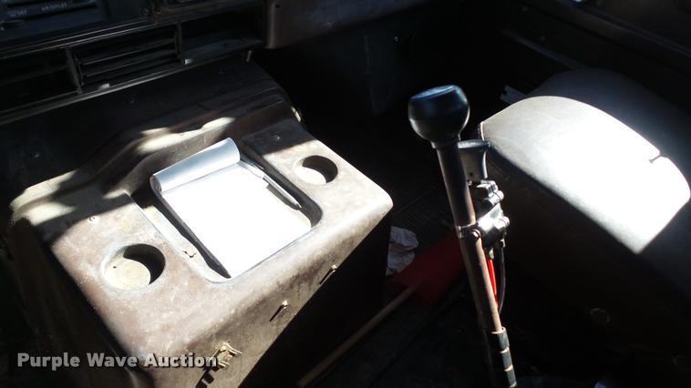 image for item DC2660 1989 International 2375 flatbed truck