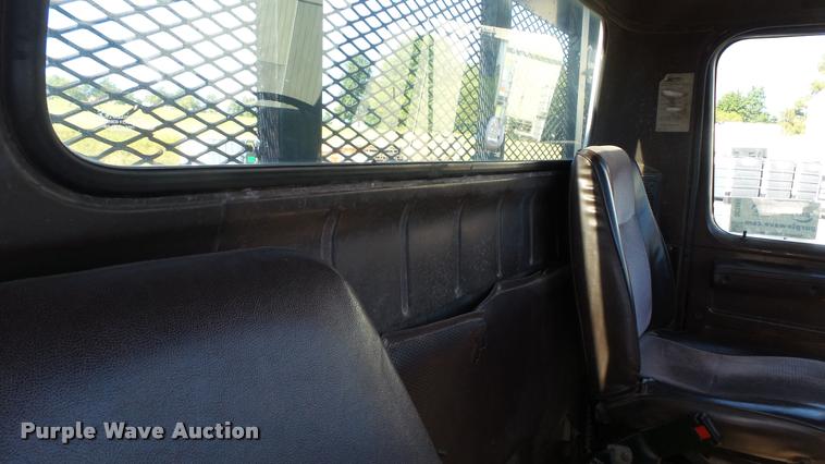 image for item DC2660 1989 International 2375 flatbed truck