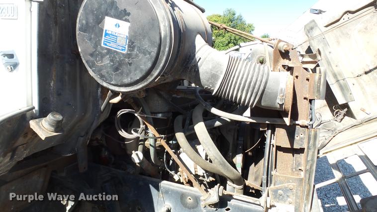 image for item DC2660 1989 International 2375 flatbed truck