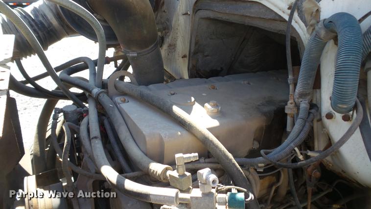 image for item DC2660 1989 International 2375 flatbed truck